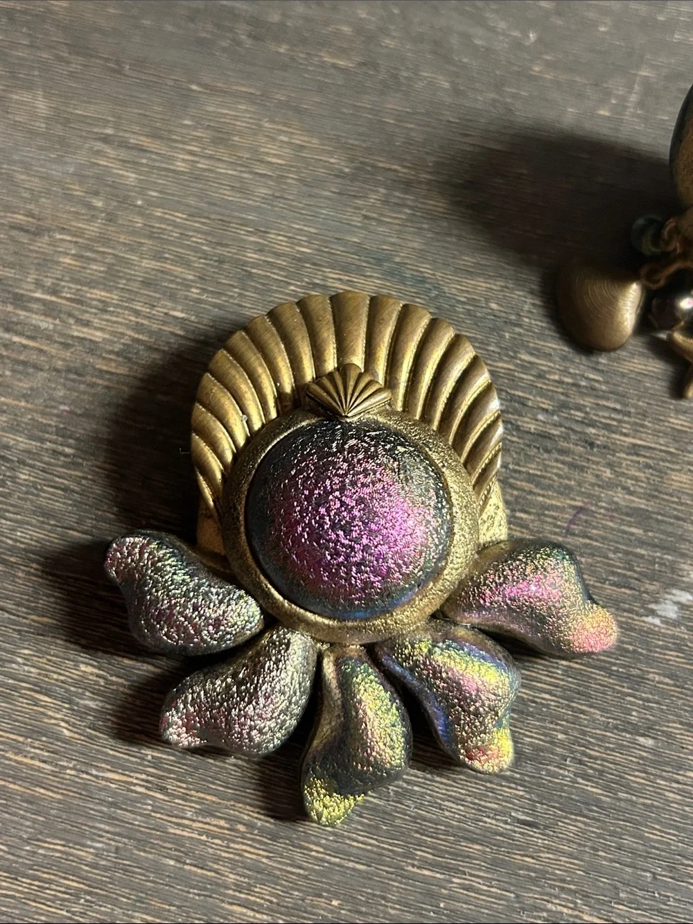 N/A elegant gold
